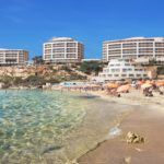 Пляж Golden Bay на Мальте